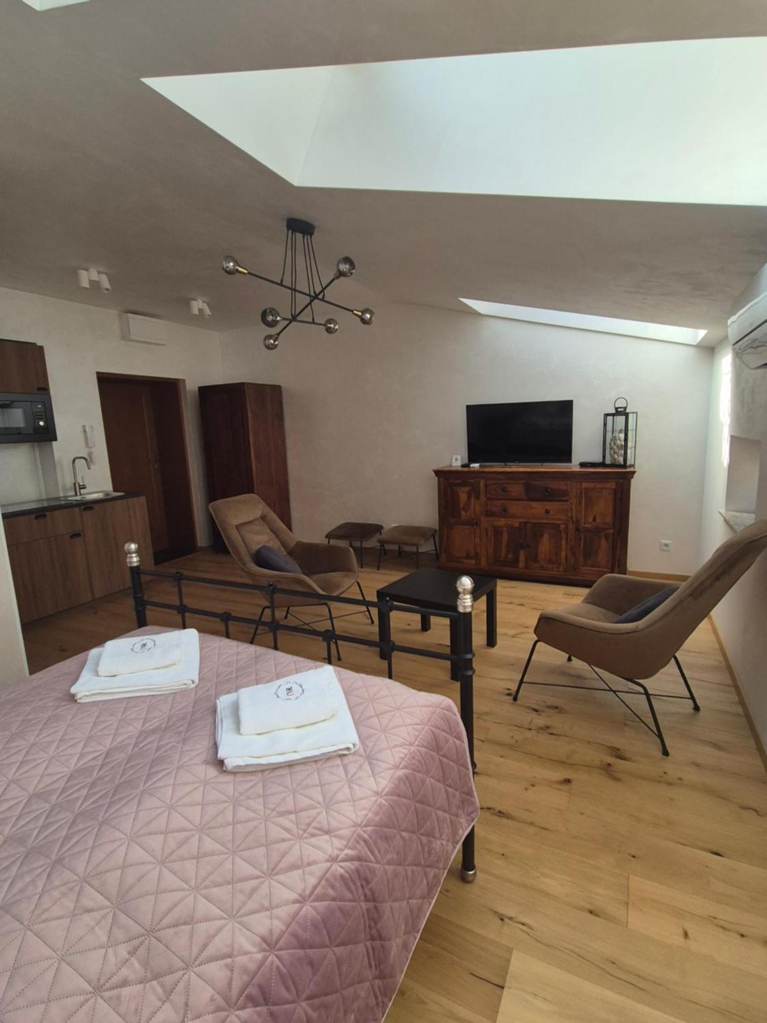 Aparthotel Miodowa 25 Krakau Buitenkant foto