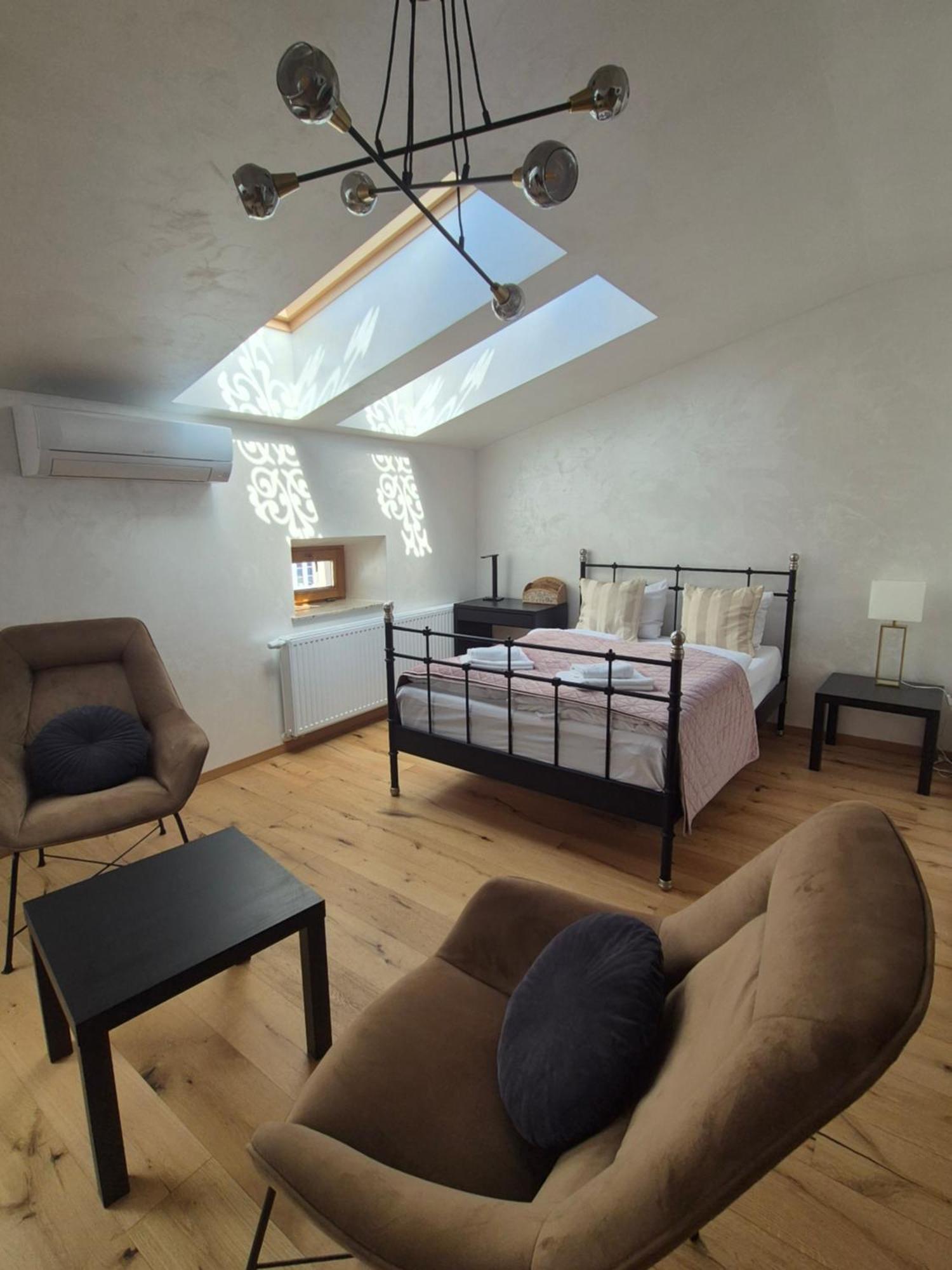 Aparthotel Miodowa 25 Krakau Buitenkant foto