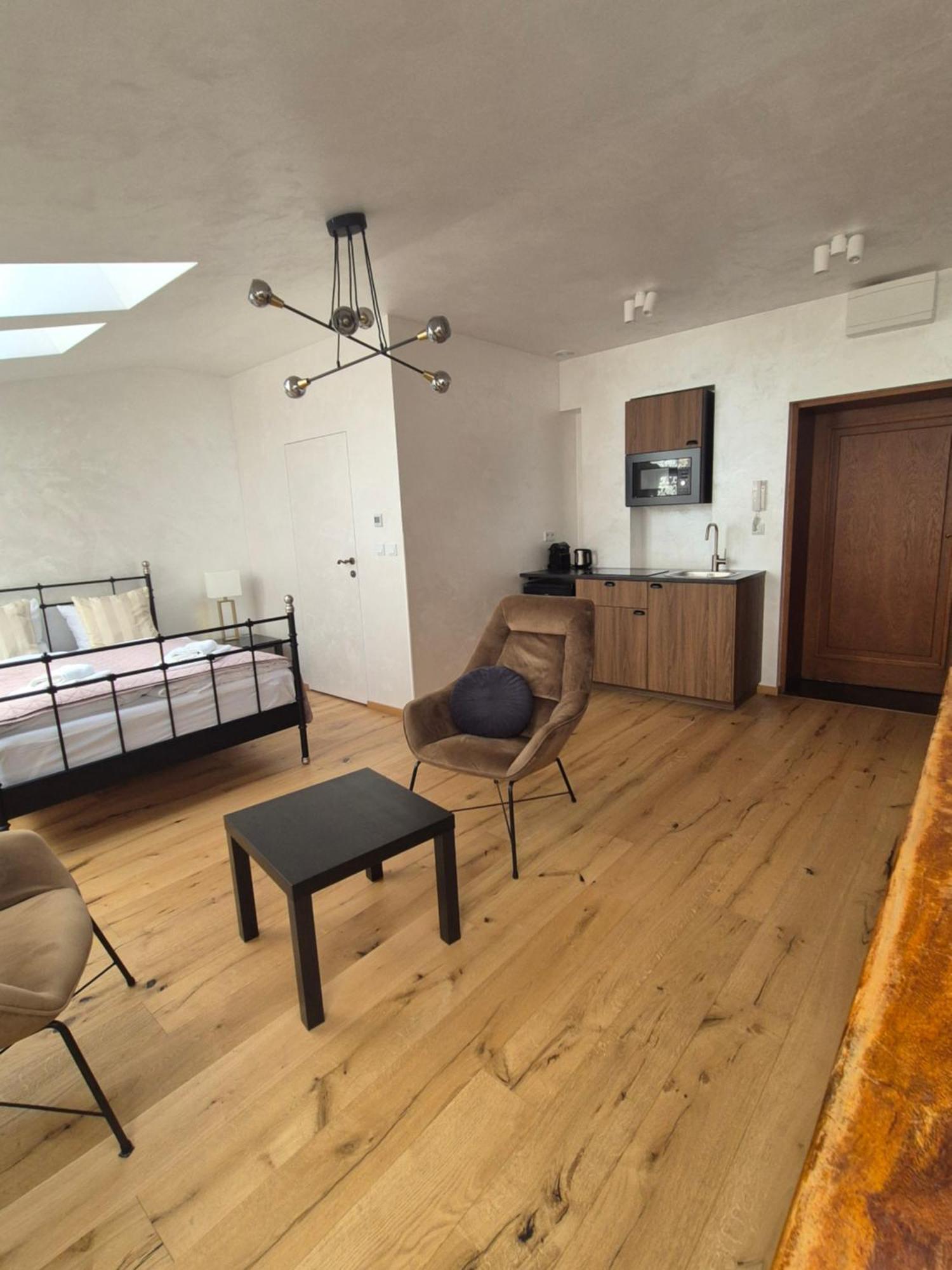 Aparthotel Miodowa 25 Krakau Buitenkant foto